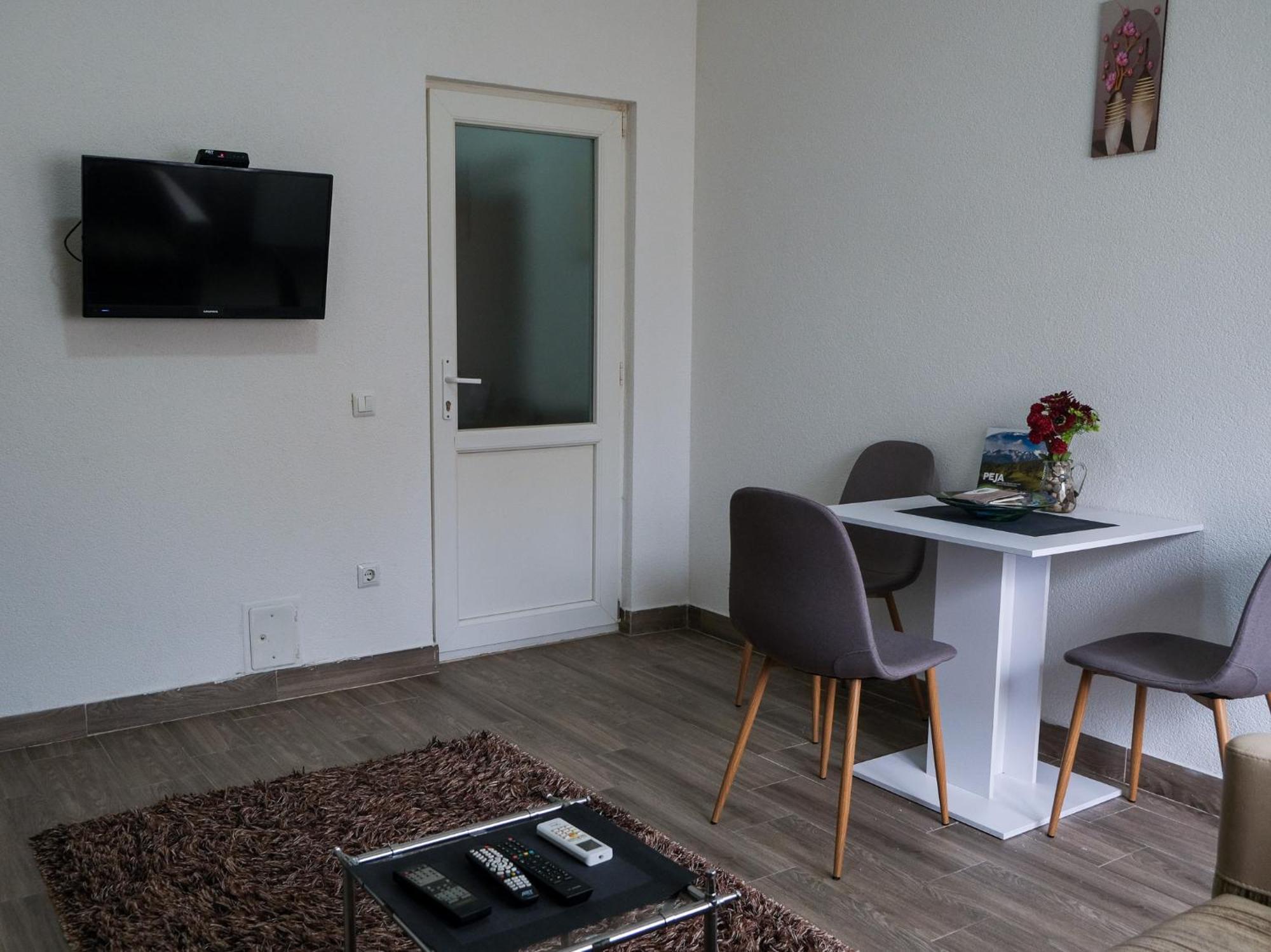 Cozy Spacious Apartment 佩奇 外观 照片
